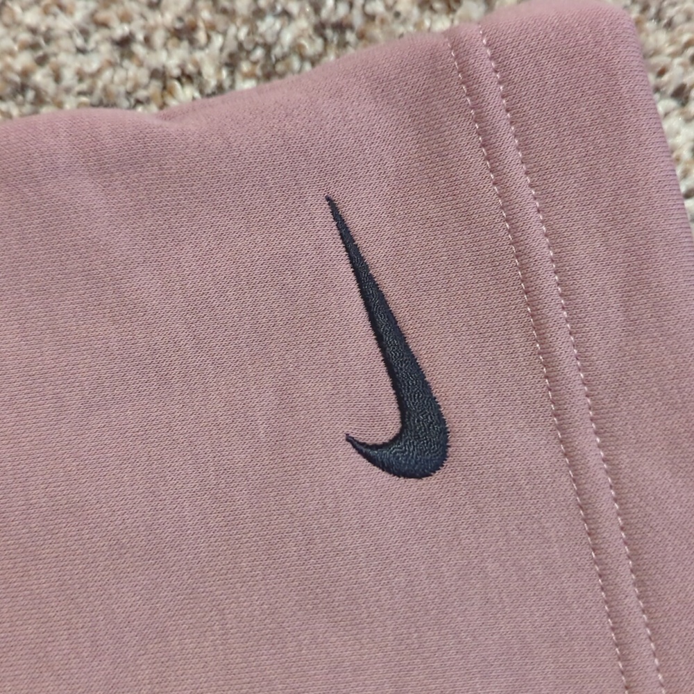 Nike Phoenix Fleece Shorts - Picture 2 of 4